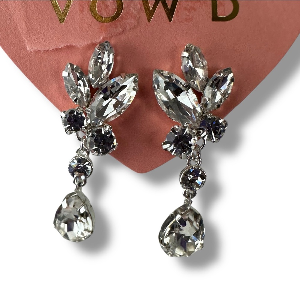 NWT Vow’d Crystal Dangle Sparkle Earrings